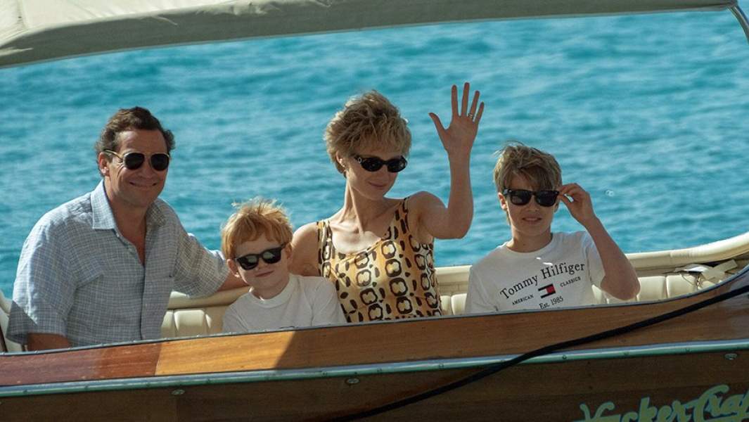 Кадр из сериала «Корона»