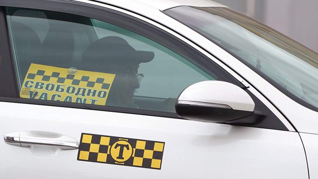 Водитель автомобиля такси