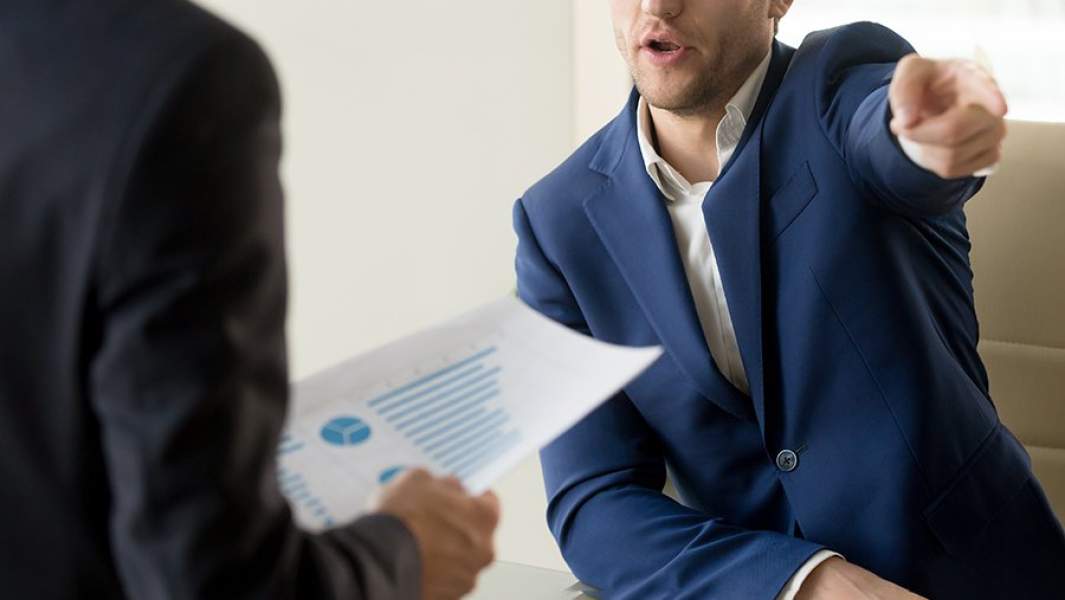 Мужчины в офисе