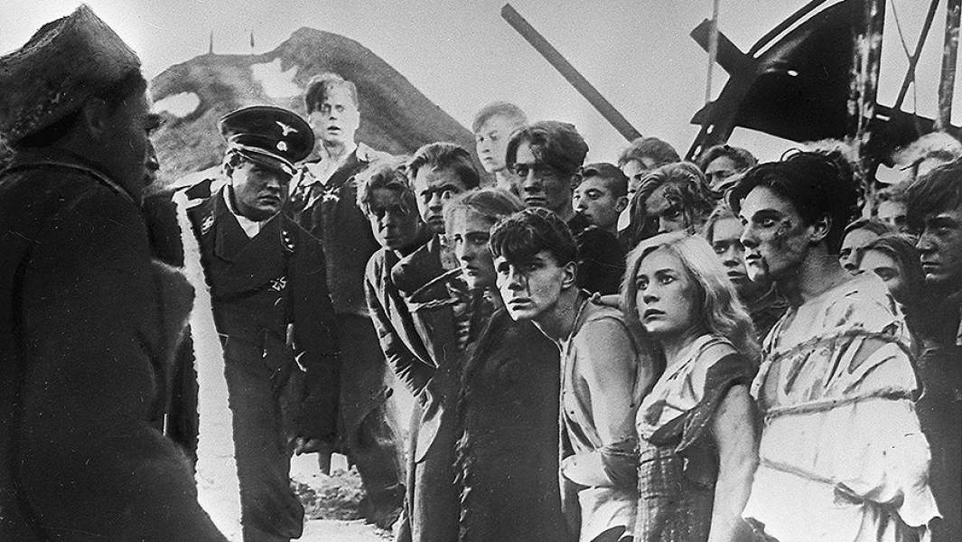 Комсомольская организация молодая гвардия действовала. Молодая гвардия 1942.