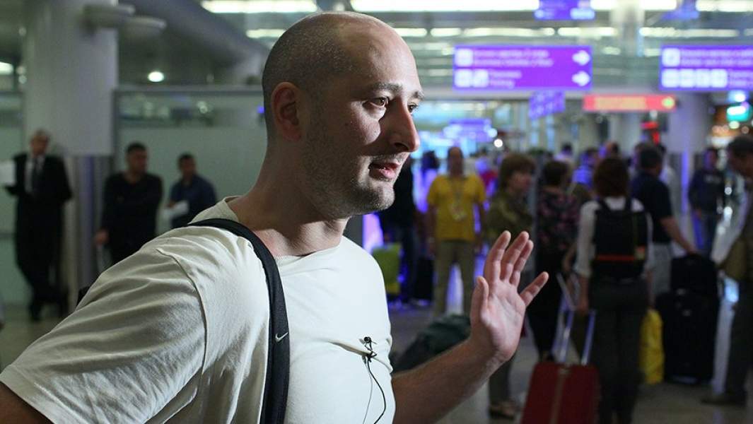 Аркадий Бабченко в московском аэропорту «Шереметьево»