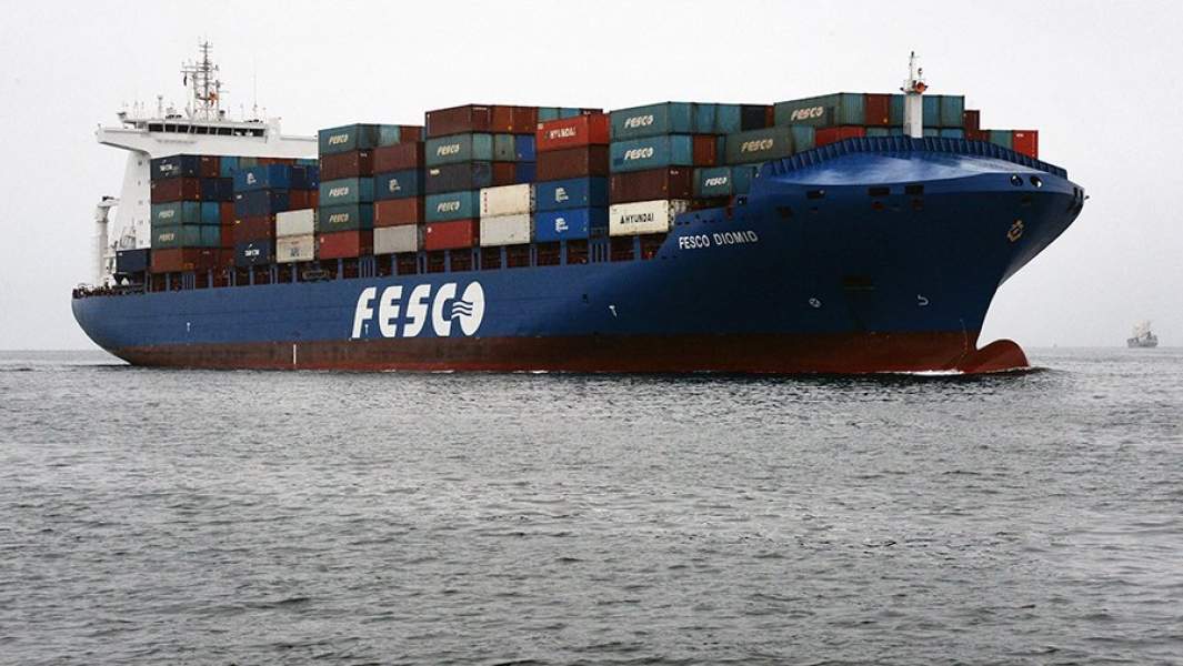 Прибытие в порт Владивостока самого большого в истории дальневосточного судоходства контейнеровоза океанского класса FESCO Diomid
