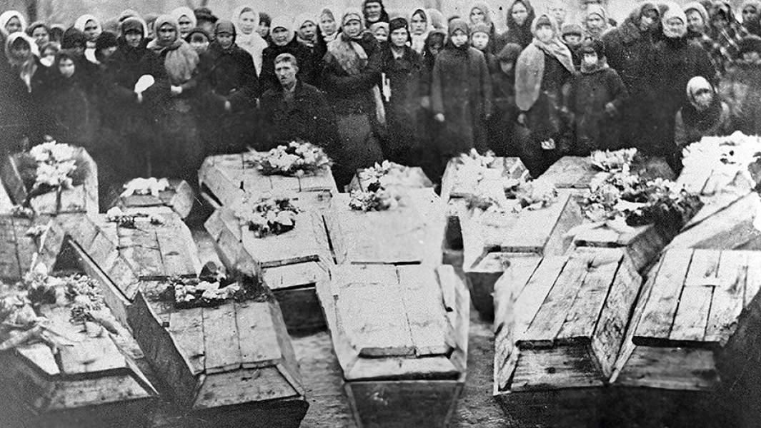 Похороны молодогвардейцев