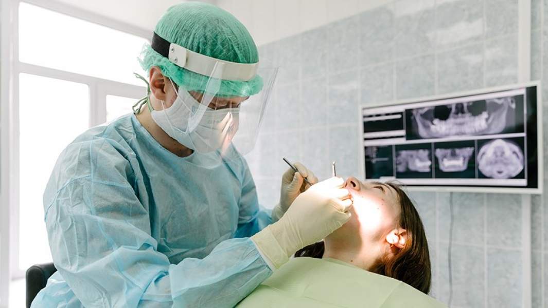 Стоматолог 