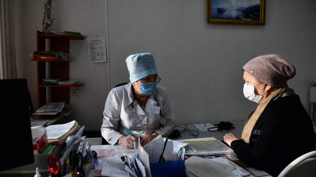 Средняя в больнице: врачи заявили о несоответствии их зарплат указам президента