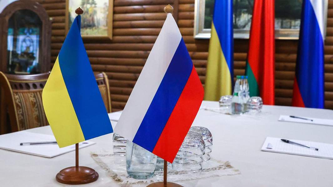 Флажки на столе