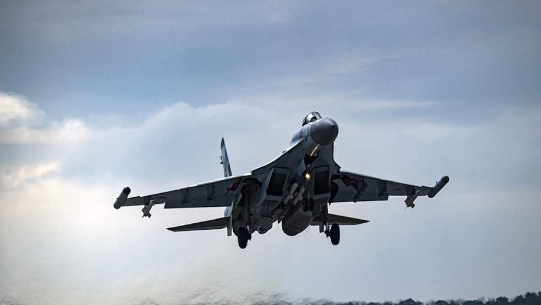 Многоцелевой истребитель Су-35 ВКС России
