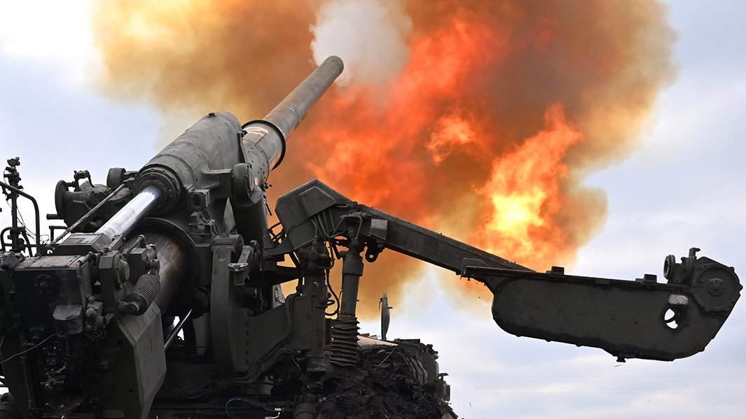 Артиллеристы 6-й армии ВС РФ ведут огонь по позициям ВСУ