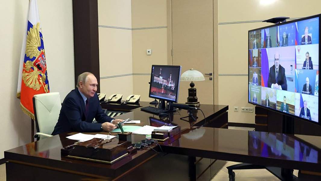 Президент РФ Владимир Путин проводит в режиме видеоконференции очередное совещание с членами правительства РФ