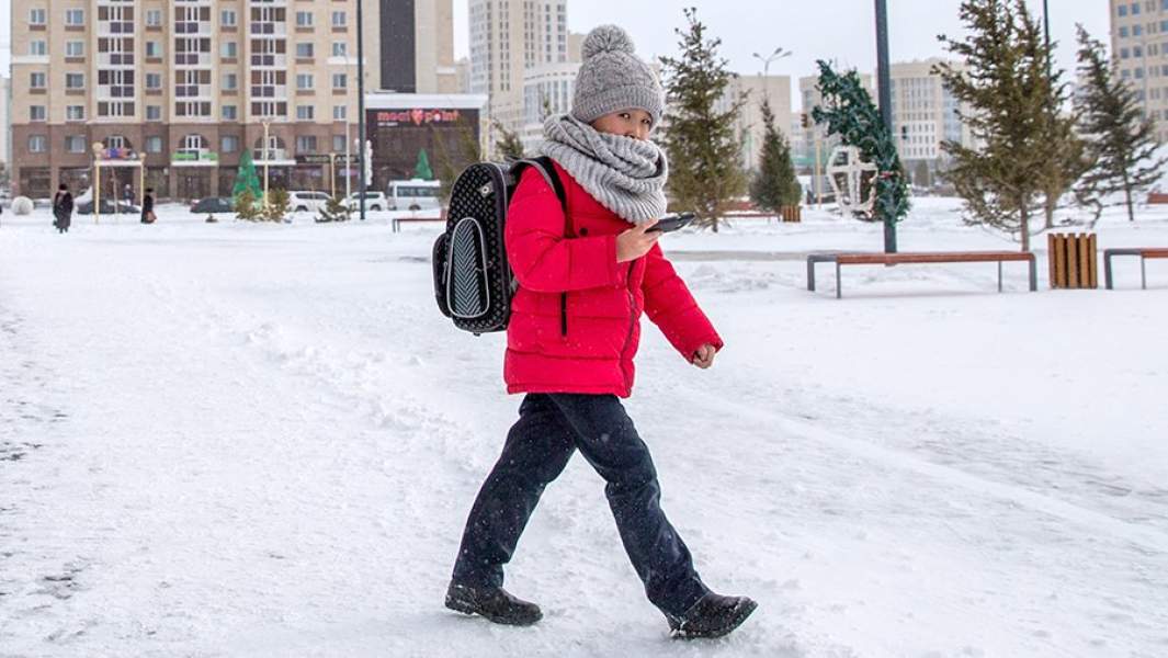 Мальчик на одной из улиц города