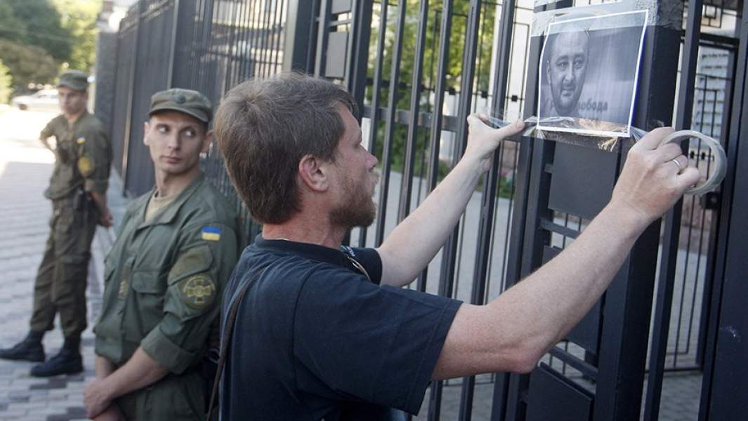 Ситуация у посольства РФ в Киеве после новости о покушении на журналиста Аркадия Бабченко