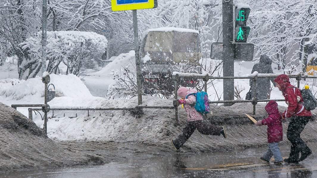 пешеходный переход снег дети