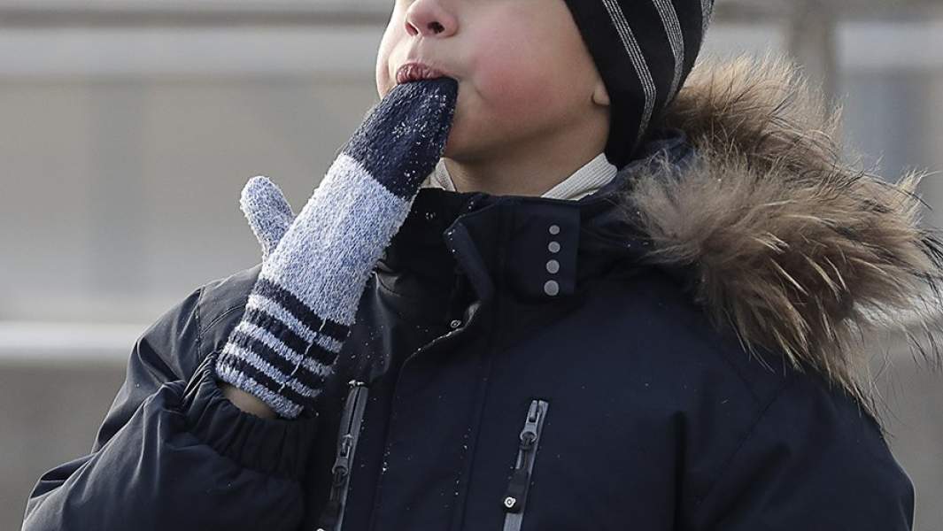 Мальчик в зимней куртке