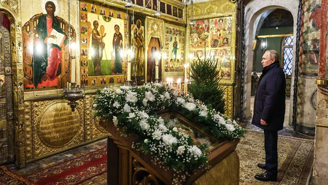 Президент РФ Владимир Путин в Благовещенском соборе Московского Кремля во время Рождественского богослужения по случаю Рождества Христова