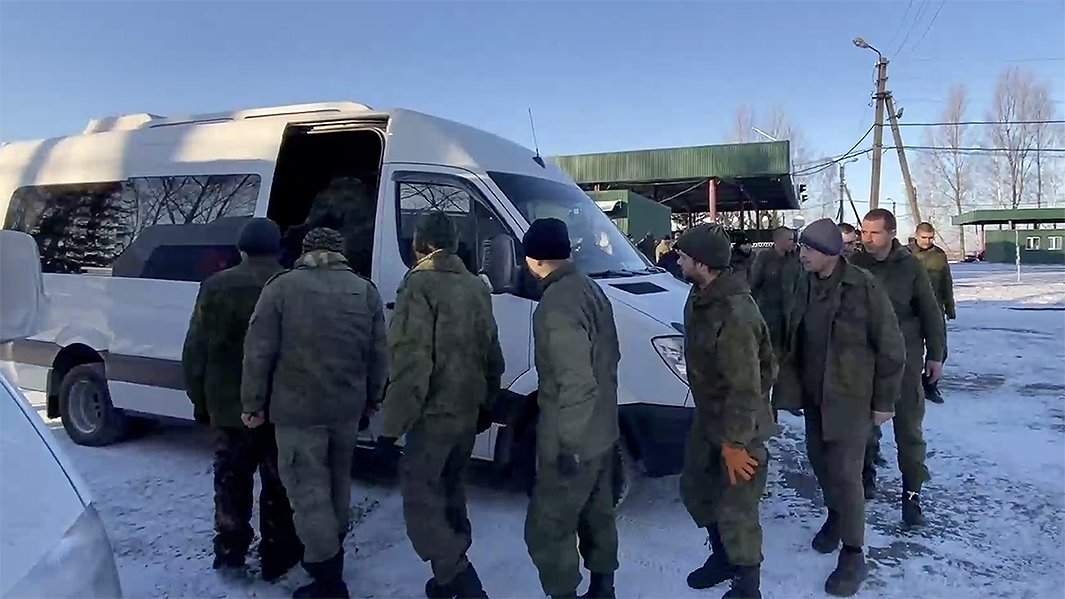 Возвращение 50 российских военнослужащих из плена