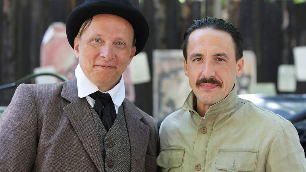 Иван Охлобыстин и Артур Смольянинов в сериале «Ростов»