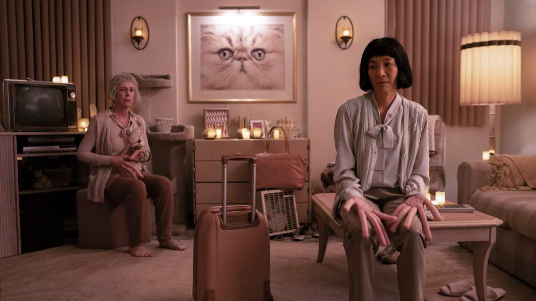 Кадр из фильма «Все, везде и сразу»