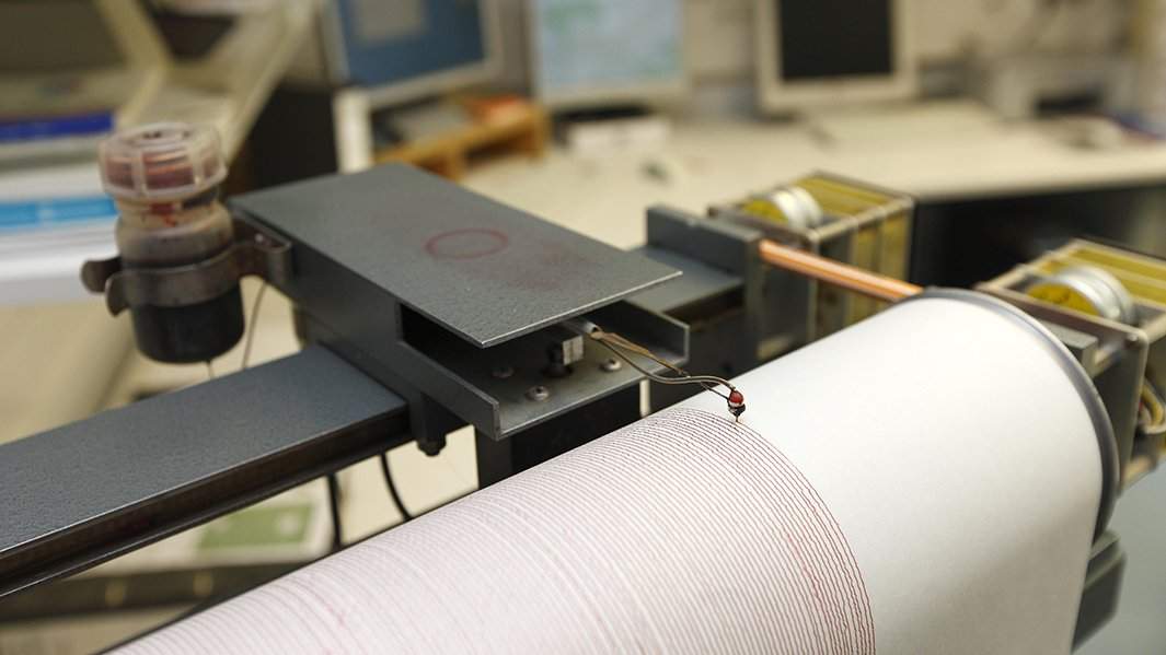 Сейсмограф