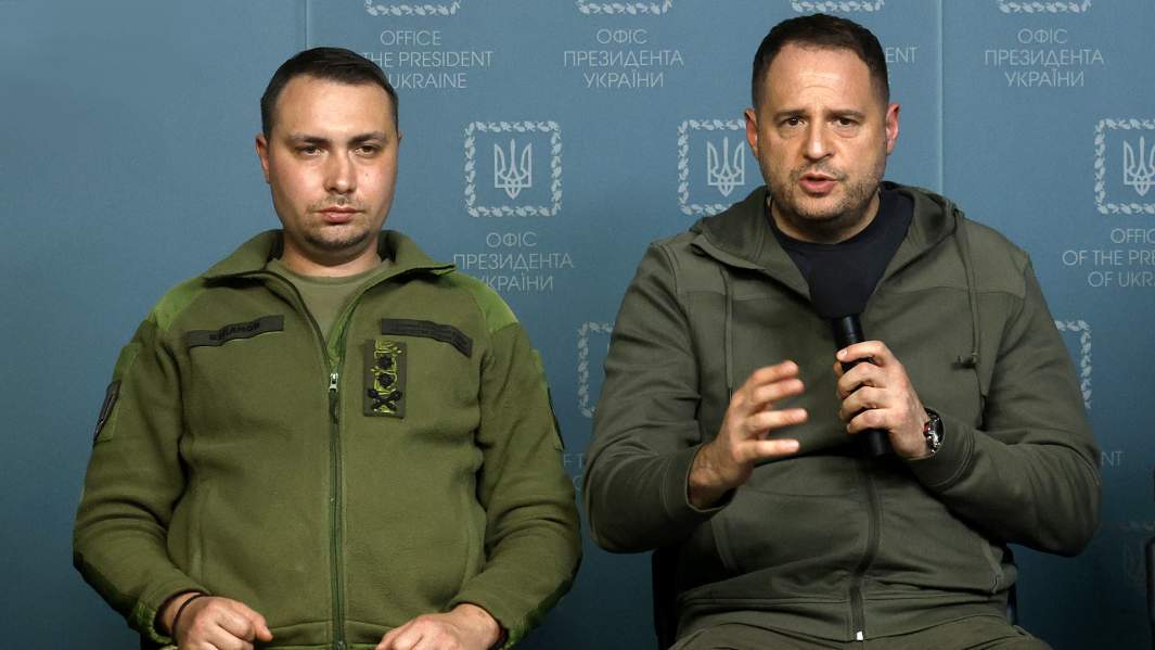Начальник Главного разведывательного управления министерства обороны Украины Кирилл Буданов и руководитель офиса президента Украины Андрей Ермак