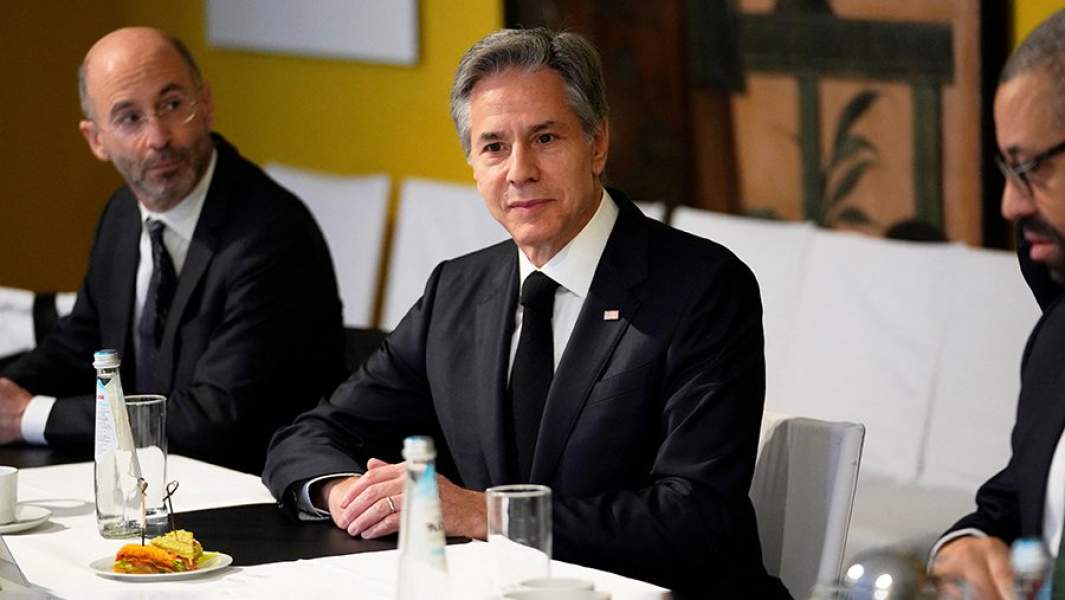 Госсекретарь США Энтони Блинкен на встрече  с министрами иностранных дел Франции, Германии и Великобритании на Мюнхенской конференции по безопасности