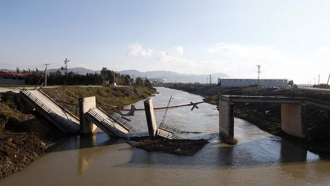землетрясение в Турции разрушенный мост