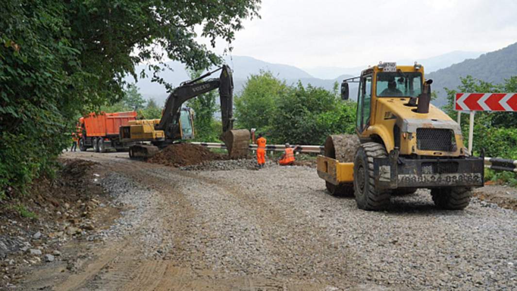 Строительство дороги к селу Харциз 