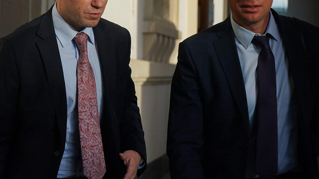 мужчины в галстуках