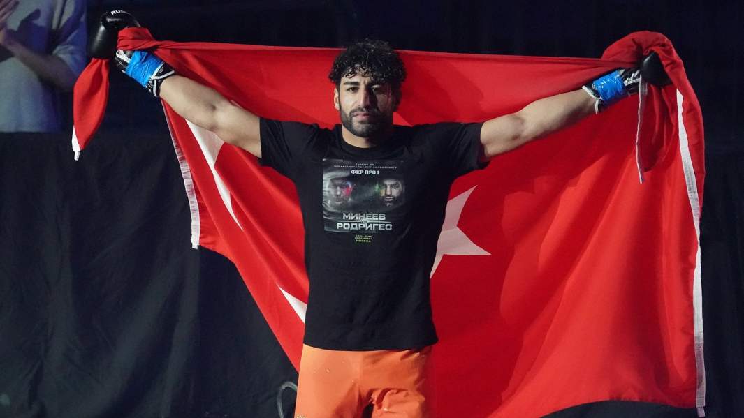 Боец Ислам Муртазаев