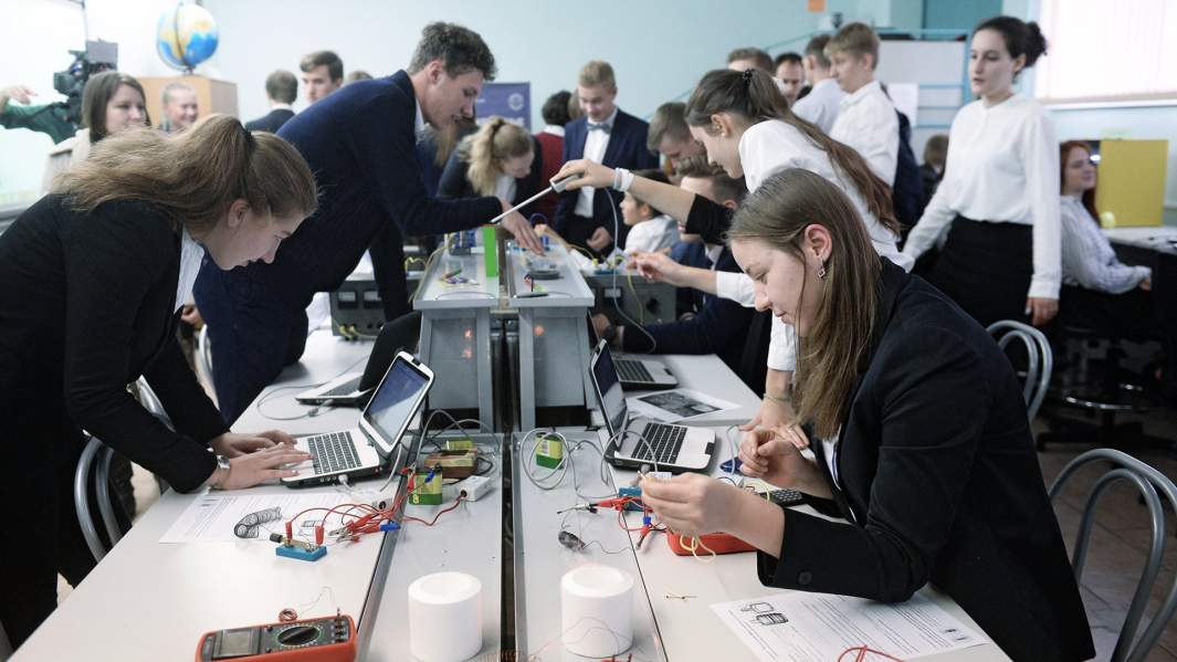 Инженеры, школьники