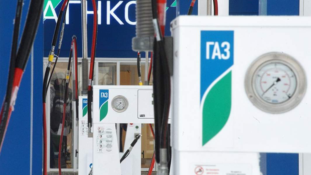 Заправочные колонки на газозаправочной станция