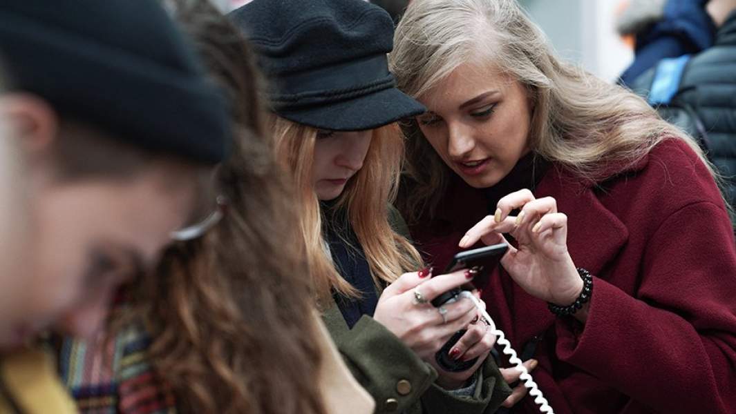 Посетители в магазине Xiaomi