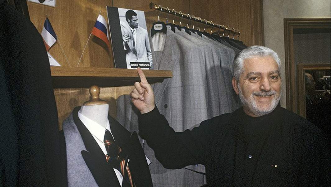 Пако Рабанн в московском магазине одежды Дома моды «Пако Рабанн» во время приезда на I Неделю высокой моды в ГЦКЗ «Россия», Москва, 1994 год