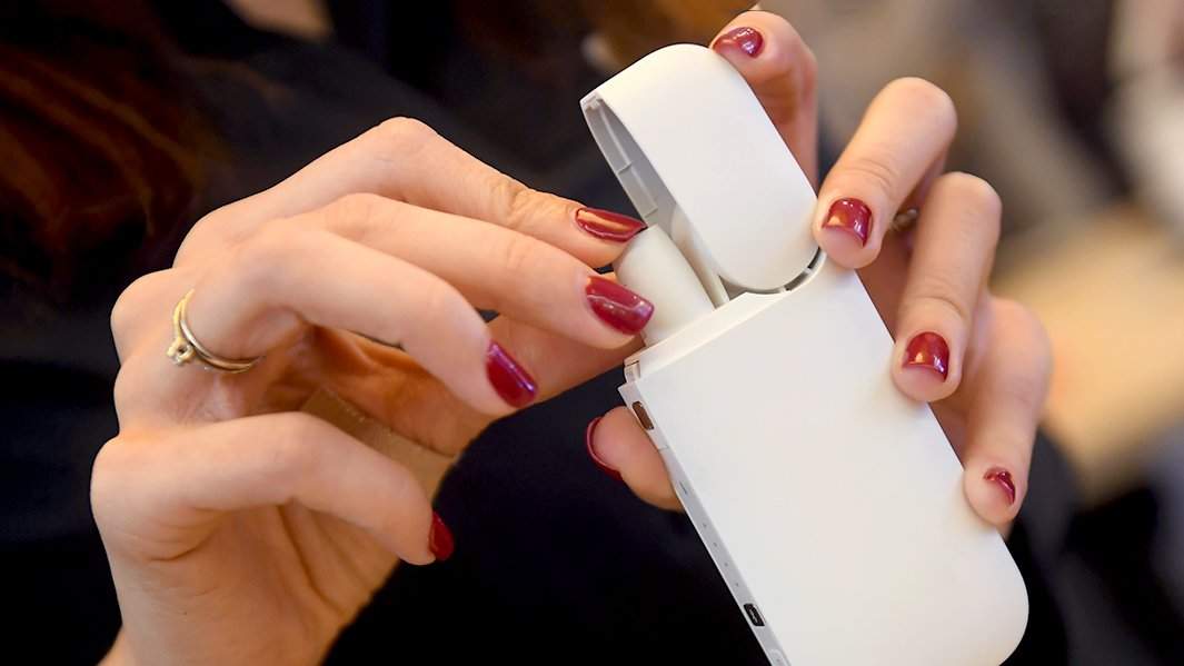 вейп руки курение