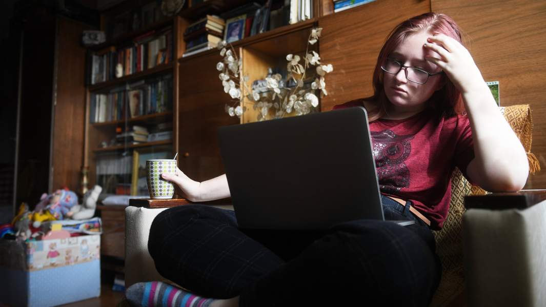 девушка ноутбук