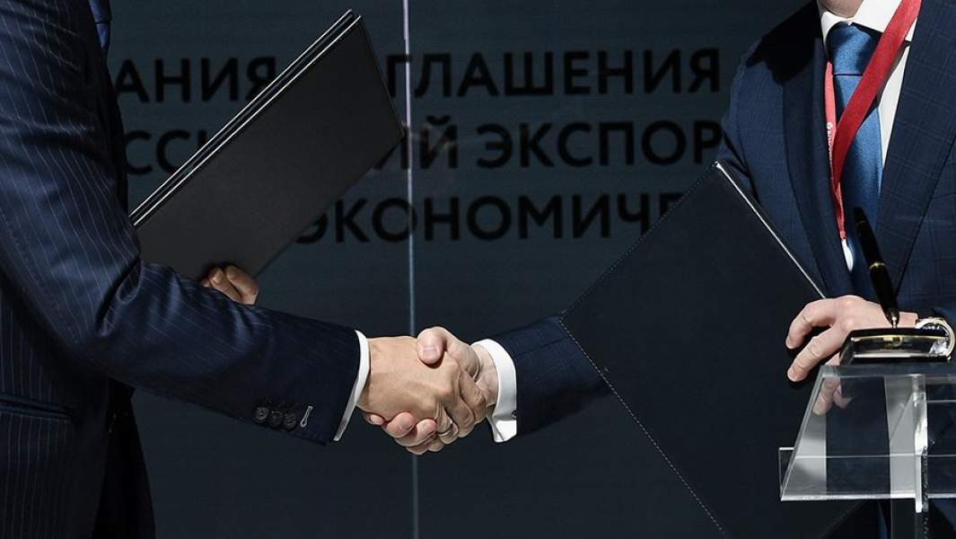 Церемония подписания документов