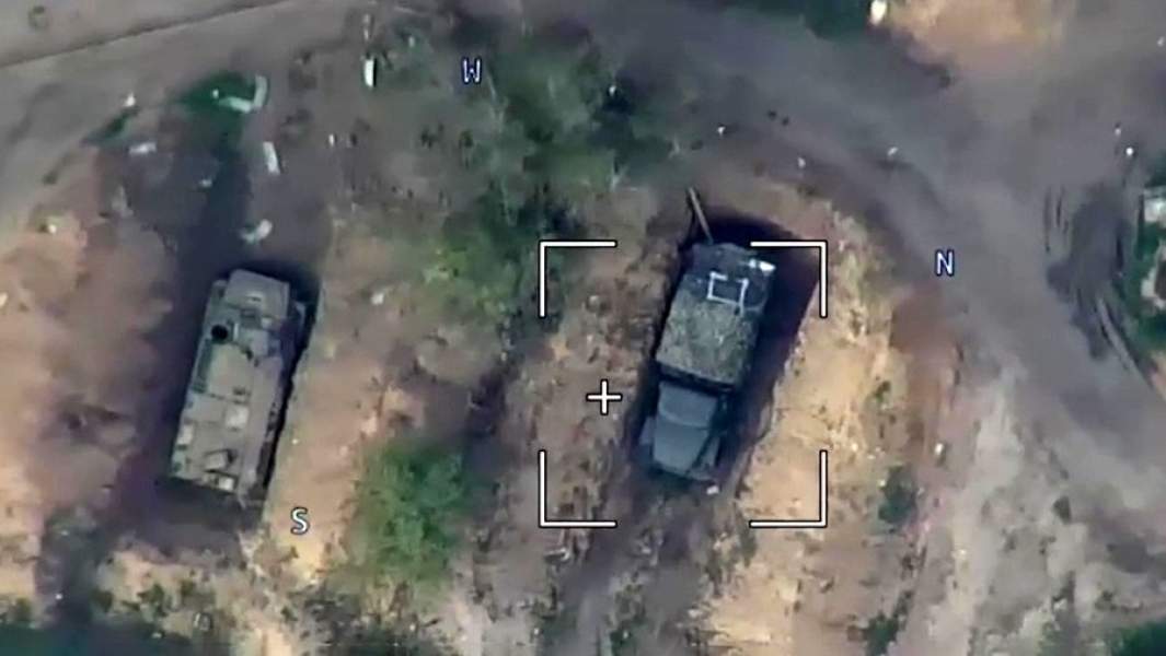 Применение модернизированного барражирующего боеприпаса «Ланцет» против военной техники ВСУ в зоне проведения спецоперации