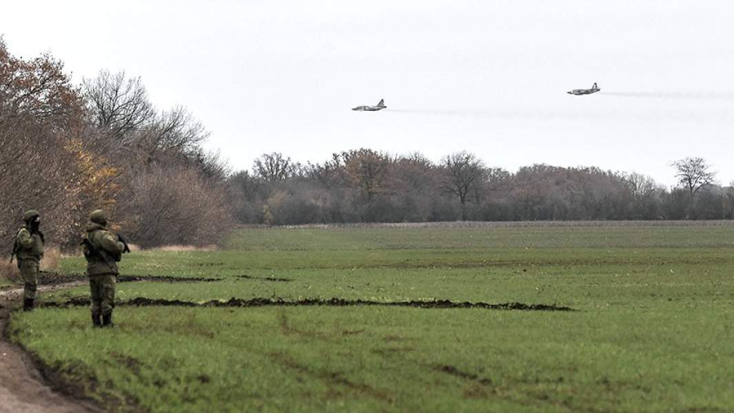 Военнослужащие подразделений радиоэлектронной борьбы Южного военного округа во время выполнения боевых задач