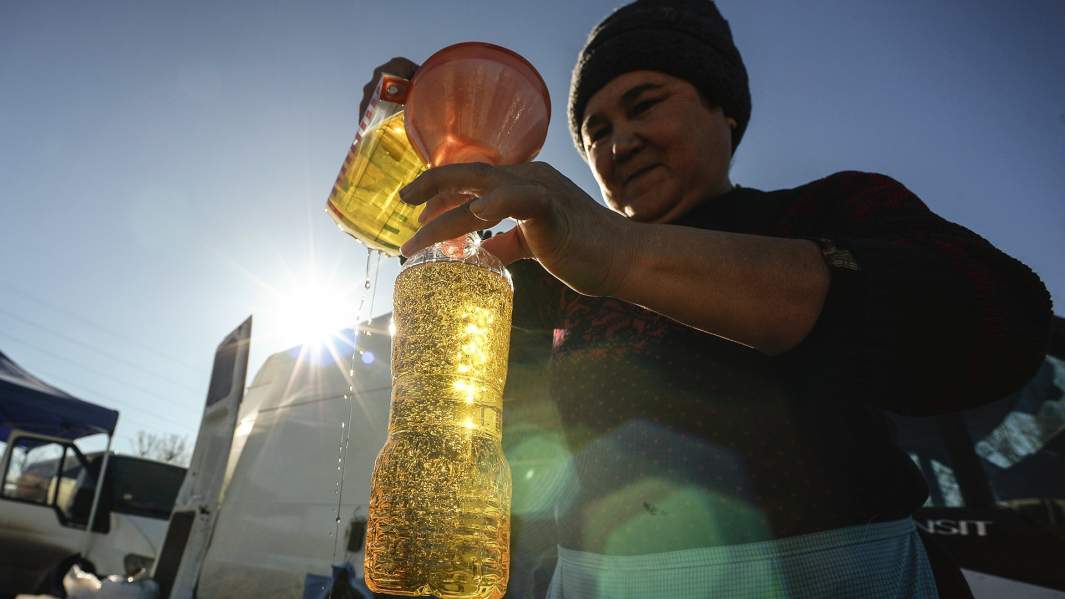 масло продавщица