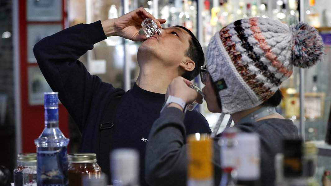 и немедленно выпил