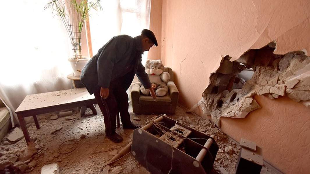 Последствия обстрела со стороны ВСУ в частном секторе Горловки