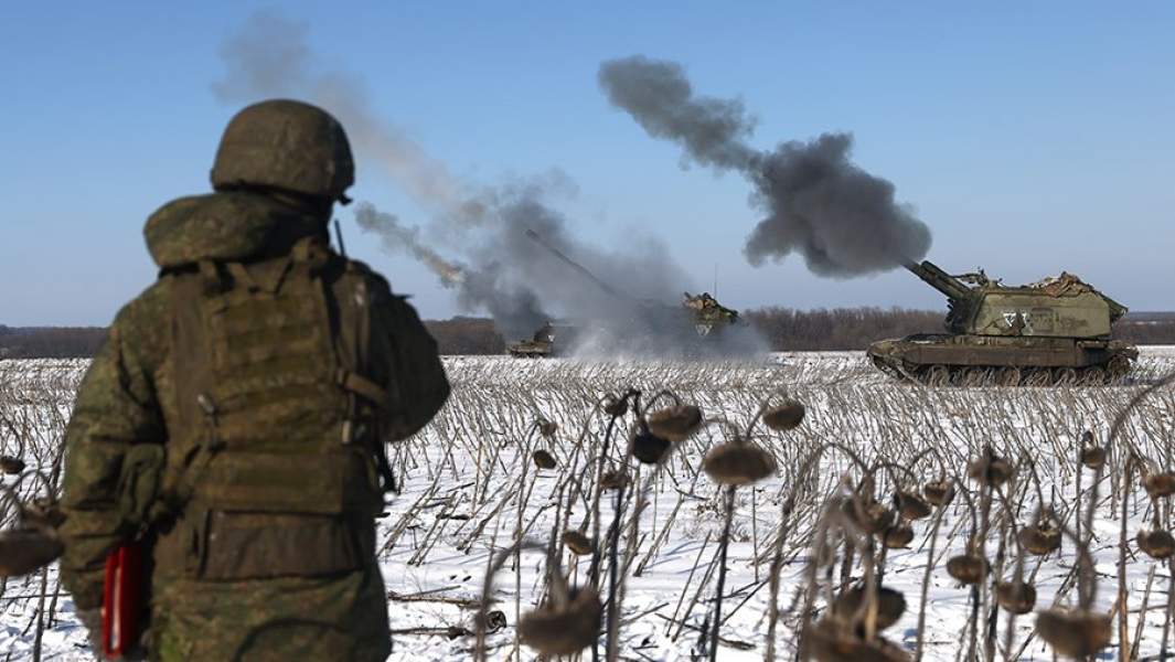 Самоходные артиллерийские установки «Мста-С» ведут огонь по позициям ВСУ
