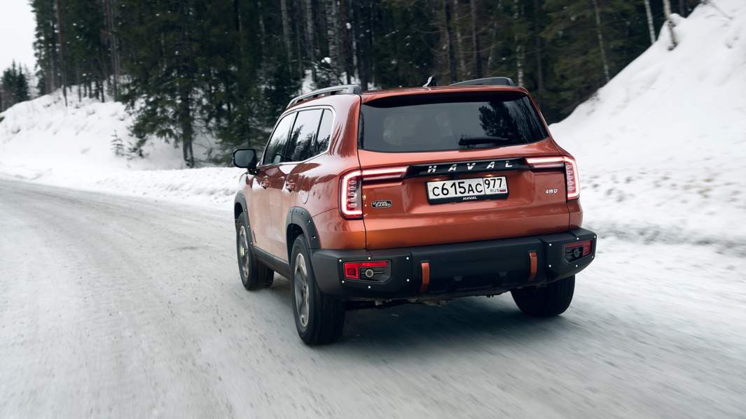 С мотором 2.0 (192 л.с., 320 Нм) и 7-ступенчатым «роботом» кроссовер разгоняется до 180 км/ч. Разгон с места до «сотни» занимает менее 10 секунд