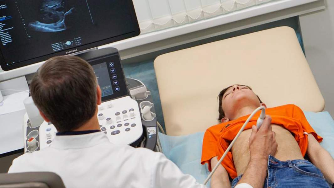 мальчик на узи