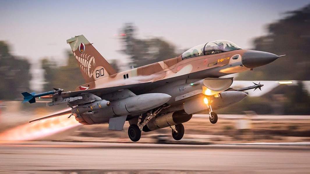 Взлет истребителя F-16 израильских ВВС
