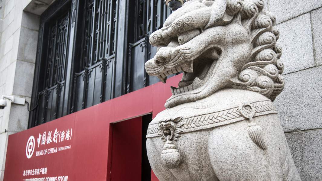 скульптура льва вход в банк китая