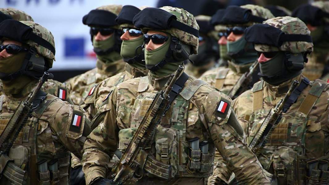 Солдаты ВС Польши во время парада в Варшаве