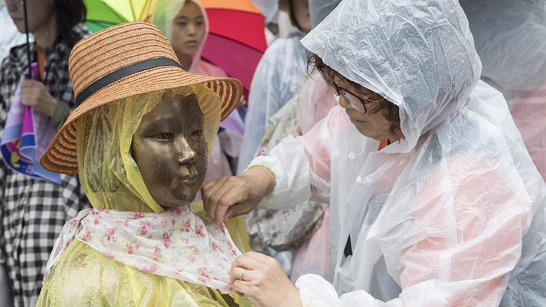 Статуя, символизирующая корейских «женщин для утех»