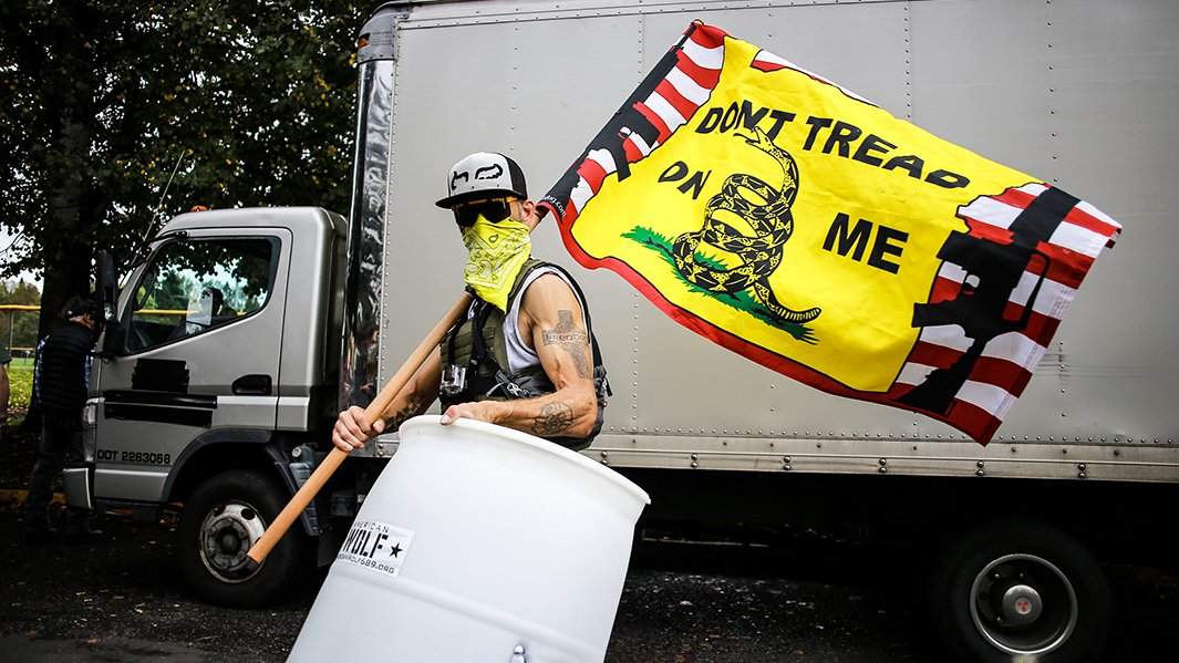 Участник протестов в Портленде