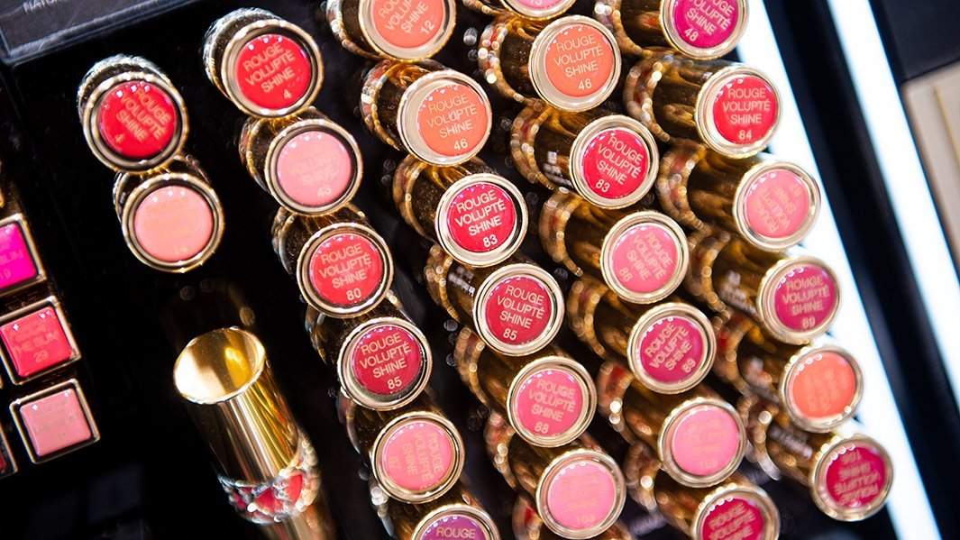 помады на прилавке