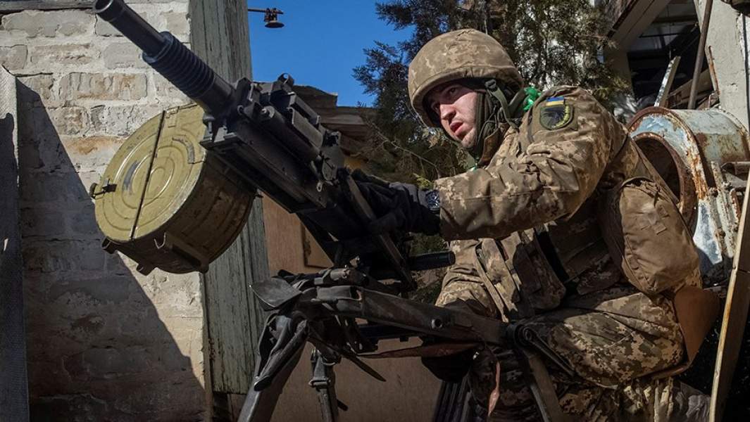Военнослужащий ВСУ во время боев за Бахмут